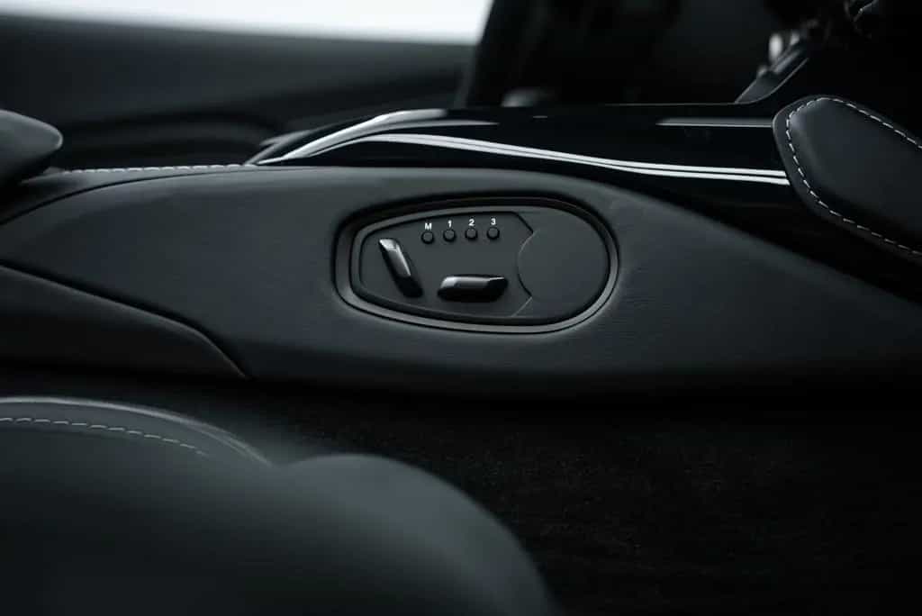 Aston Martin V12 Vantage Roadster TOP GEPFLEGT/CARBON SEAT 02/2023-photo-18