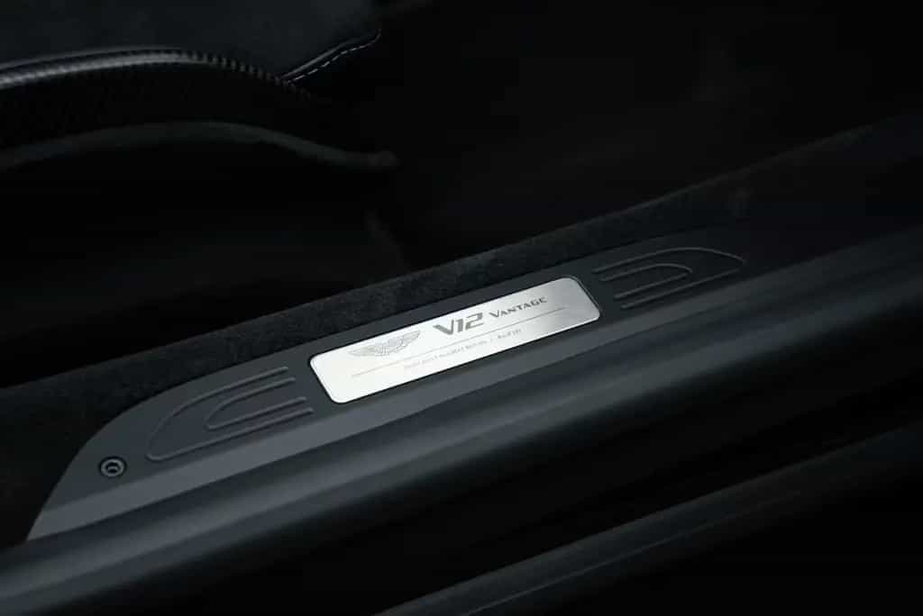 Aston Martin V12 Vantage Roadster TOP GEPFLEGT/CARBON SEAT 02/2023-photo-21