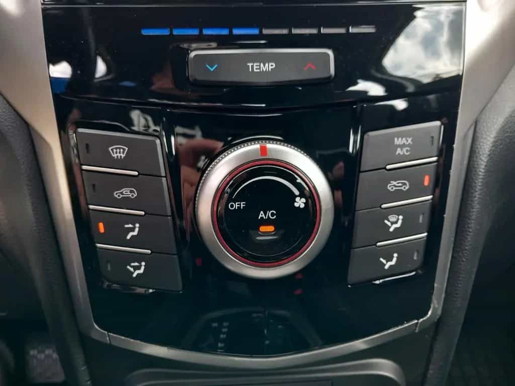 Ssangyong Tivoli 1.6 e-XDi 4WD AUTOMATIK,Kamera,Tempomat 11/2015-photo-12