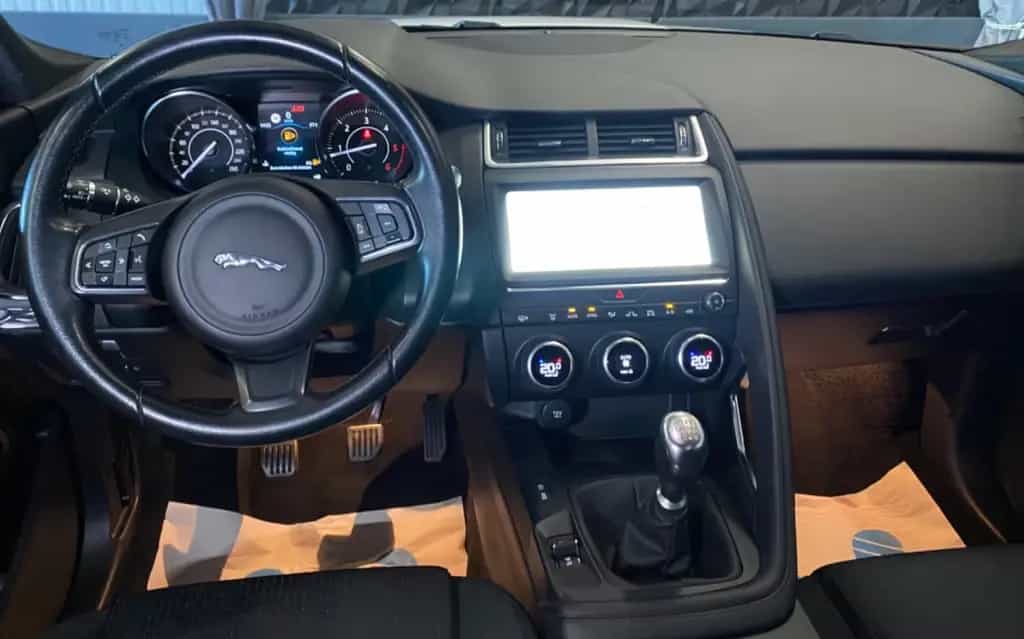 Jaguar E-Pace , AHK, Kamera, Navi, LED, TÜV neu 11/2018-photo-12