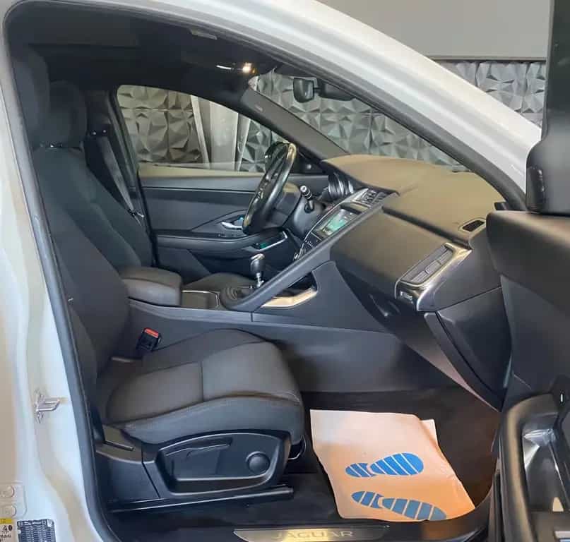Jaguar E-Pace , AHK, Kamera, Navi, LED, TÜV neu 11/2018-photo-20