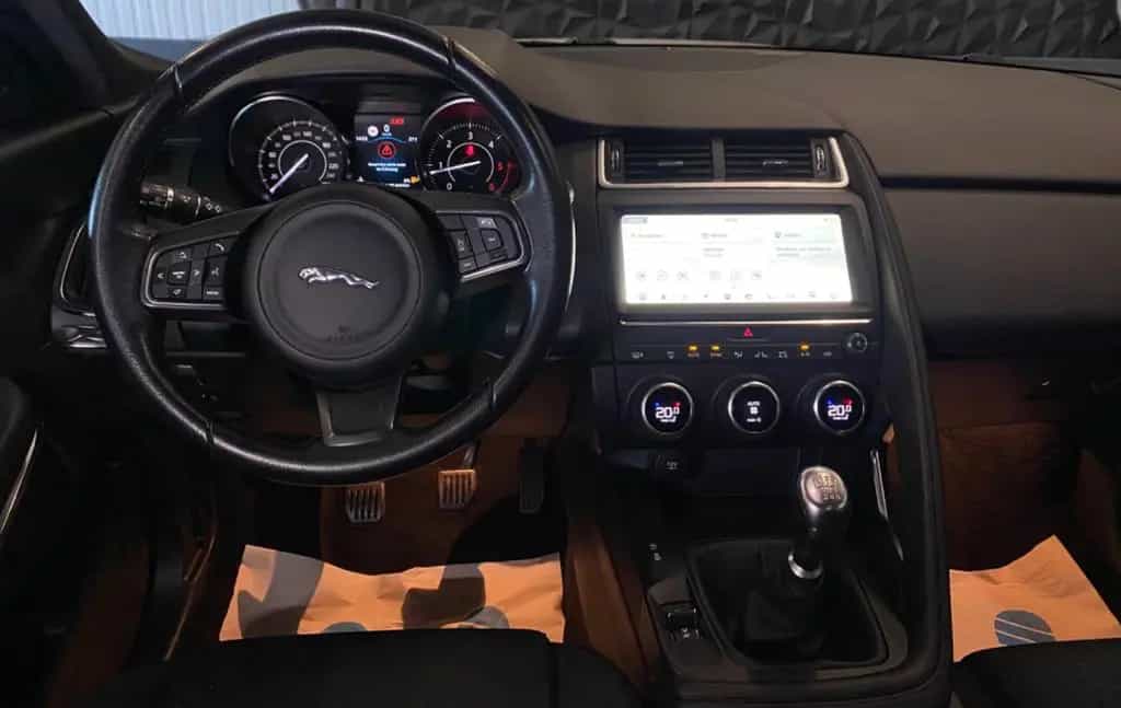 Jaguar E-Pace , AHK, Kamera, Navi, LED, TÜV neu 11/2018-photo-22
