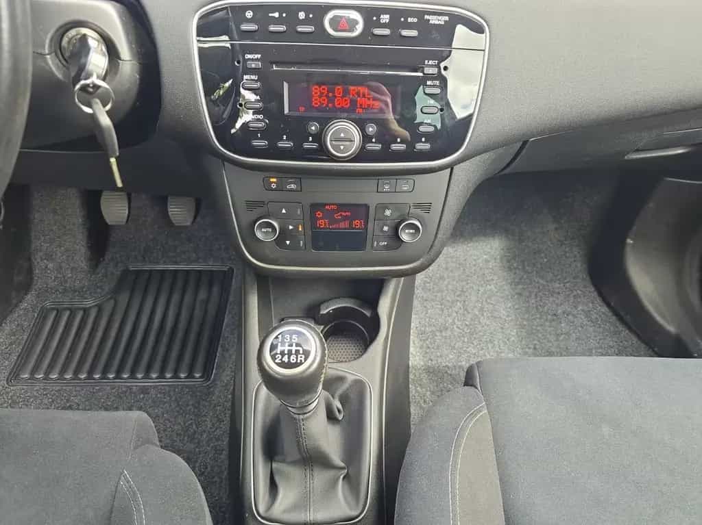 Fiat Punto Lounge SHZ PDC Navi GJR & TÜV NEU AHK 10/2016-photo-7