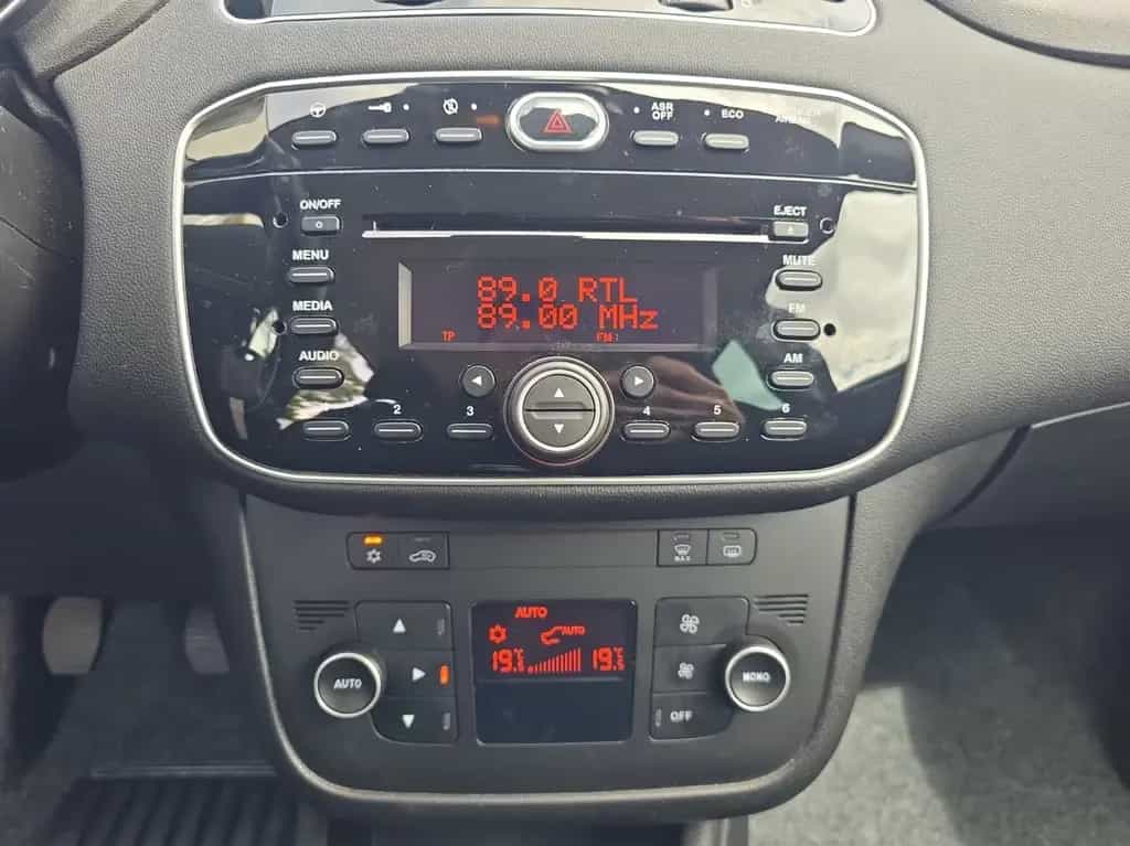 Fiat Punto Lounge SHZ PDC Navi GJR & TÜV NEU AHK 10/2016-photo-8