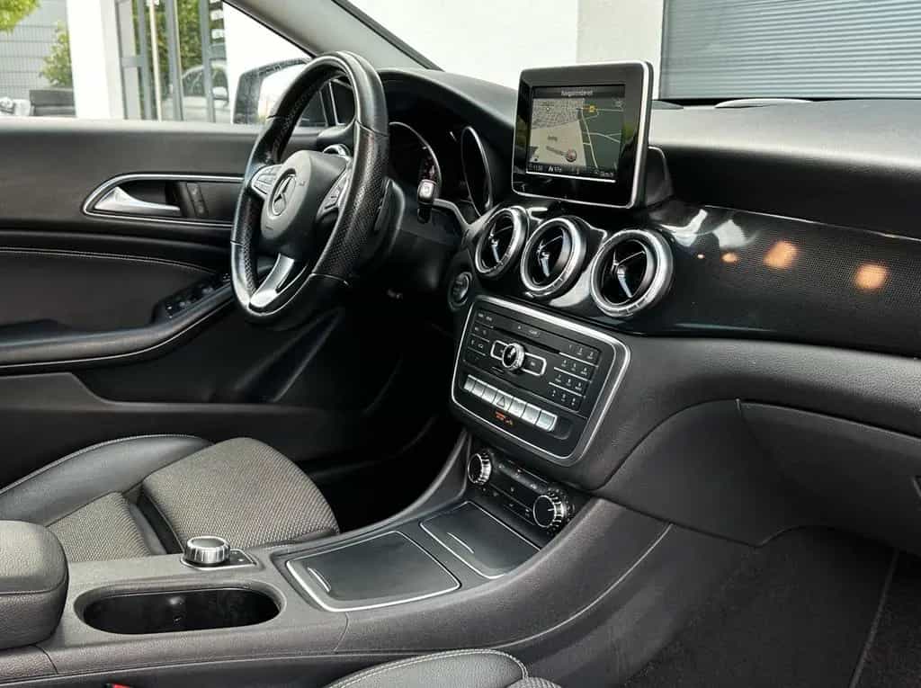 Mercedes-Benz CLA 180 Shooting Brake*7G-DCT*NAVI*KAMERA 08/2018-photo-13