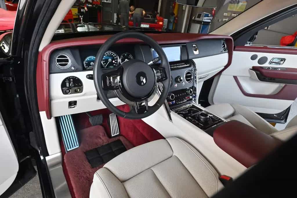Rolls-Royce Cullinan /24"/Massage/HUD/360°/Panora/Garantie 09/2019-photo-1