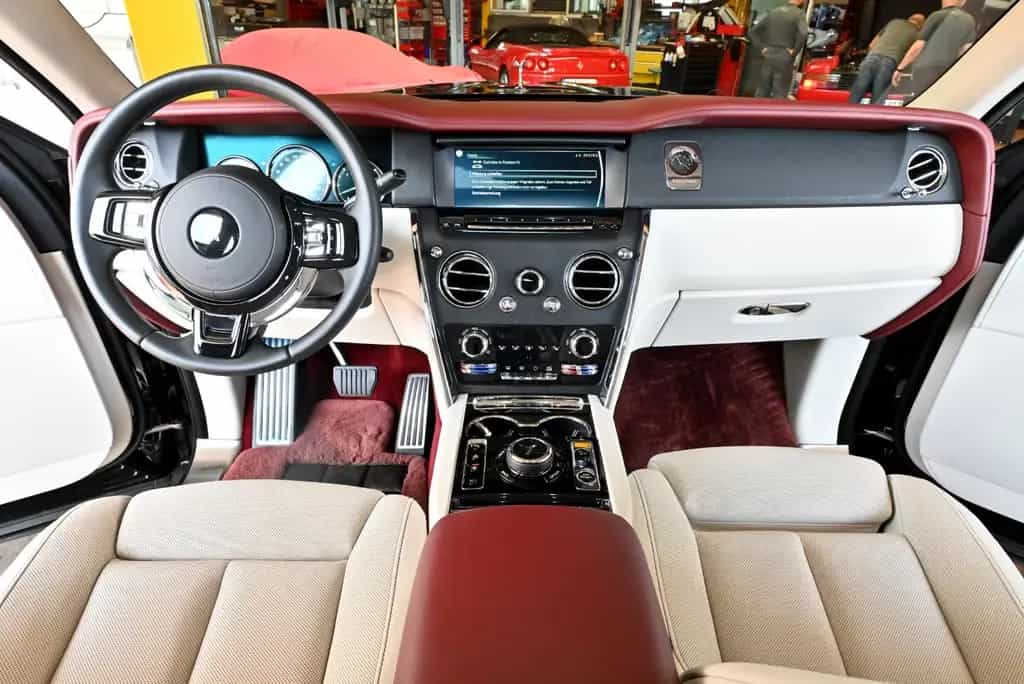 Rolls-Royce Cullinan /24"/Massage/HUD/360°/Panora/Garantie 09/2019-photo-12