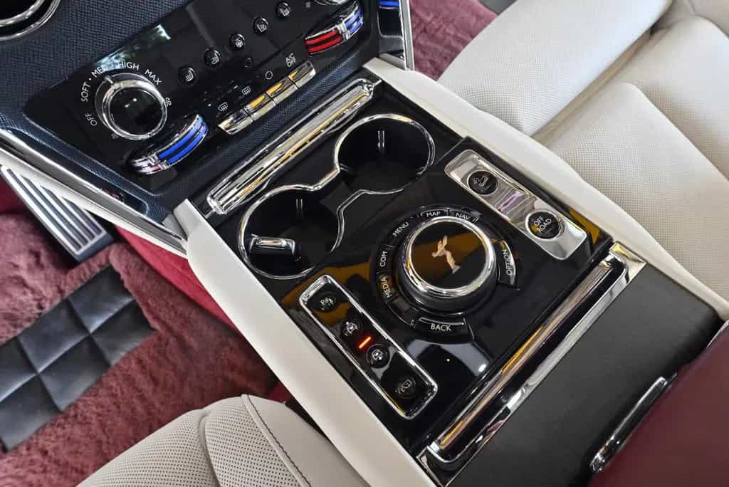 Rolls-Royce Cullinan /24"/Massage/HUD/360°/Panora/Garantie 09/2019-photo-17