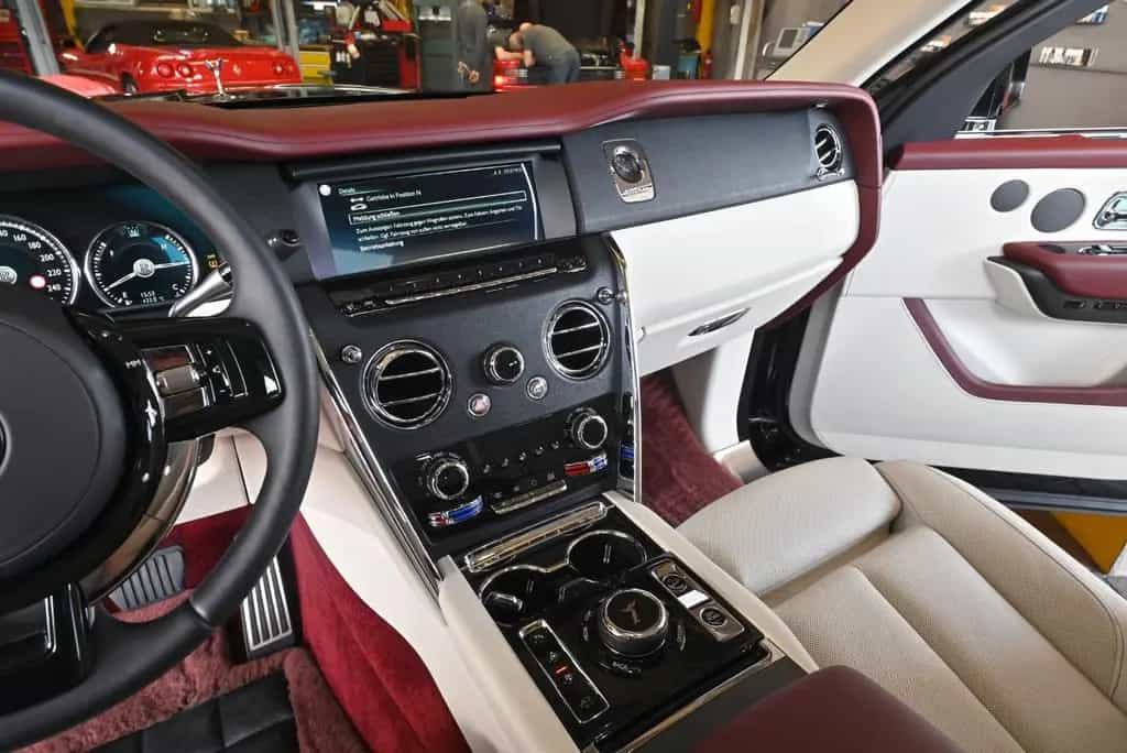 Rolls-Royce Cullinan /24"/Massage/HUD/360°/Panora/Garantie 09/2019-photo-18