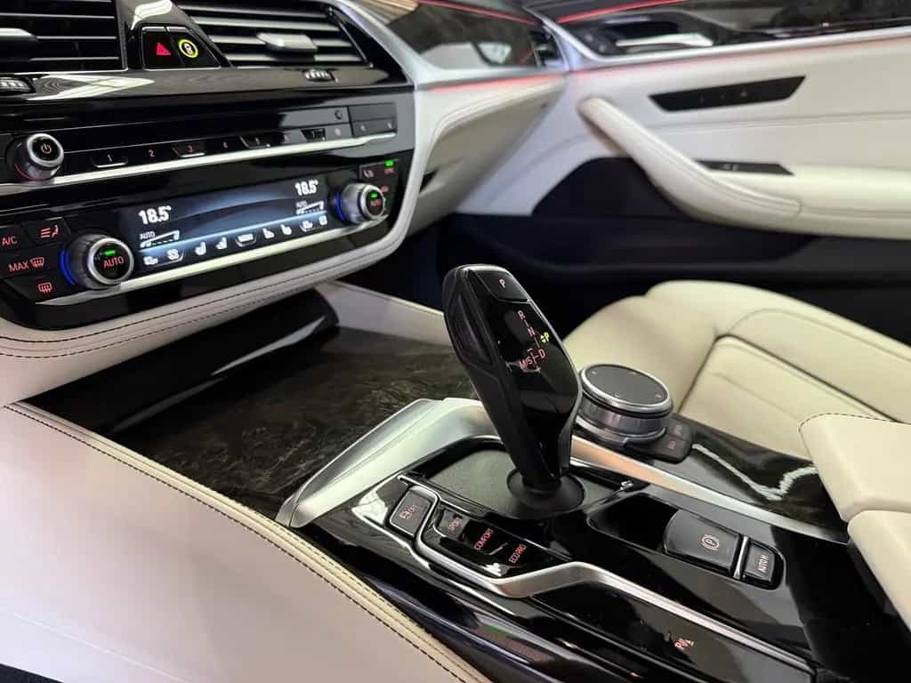 BMW 5 Series Sport*Laser*Navi*Kamera*HUD*LiveCockp 11/2021-photo-17