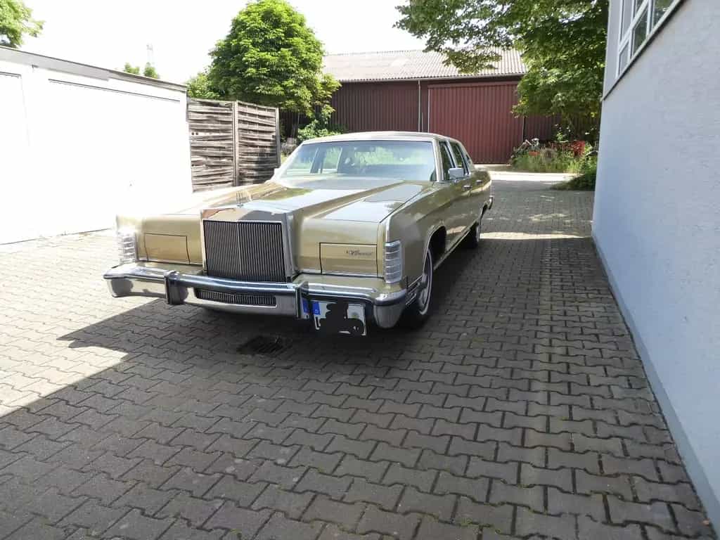 Lincoln Town Car 07/1979-photo-1