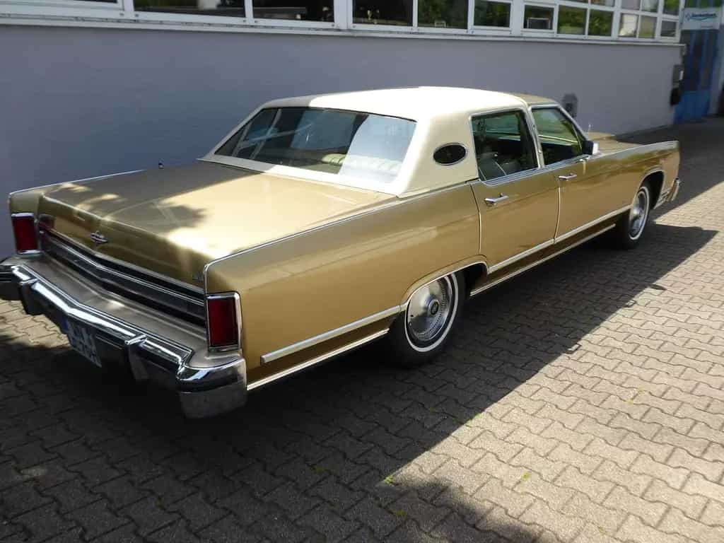 Lincoln Town Car 07/1979-photo-3