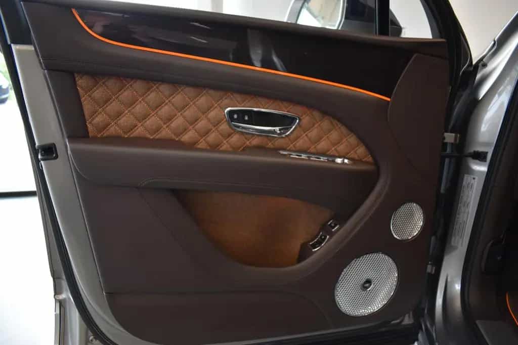 Bentley Bentayga 1/10 - Belgian Equestrian Collection - EDITION 09/2022-photo-13