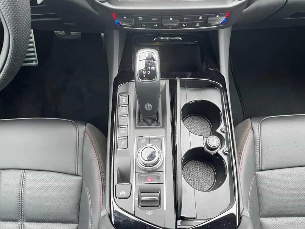 Maserati Levante Modena Ultima MY24 PANORAMADACH+360°-KAM 01/2024-photo-8