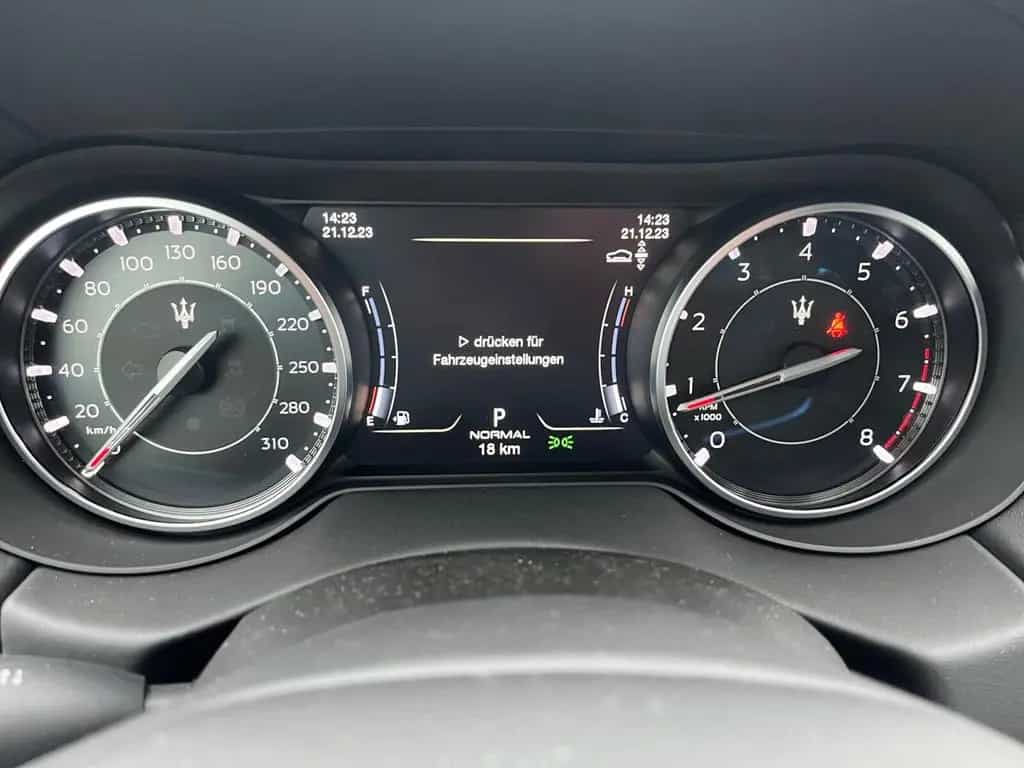 Maserati Levante Modena Ultima MY24 PANORAMADACH+360°-KAM 01/2024-photo-10