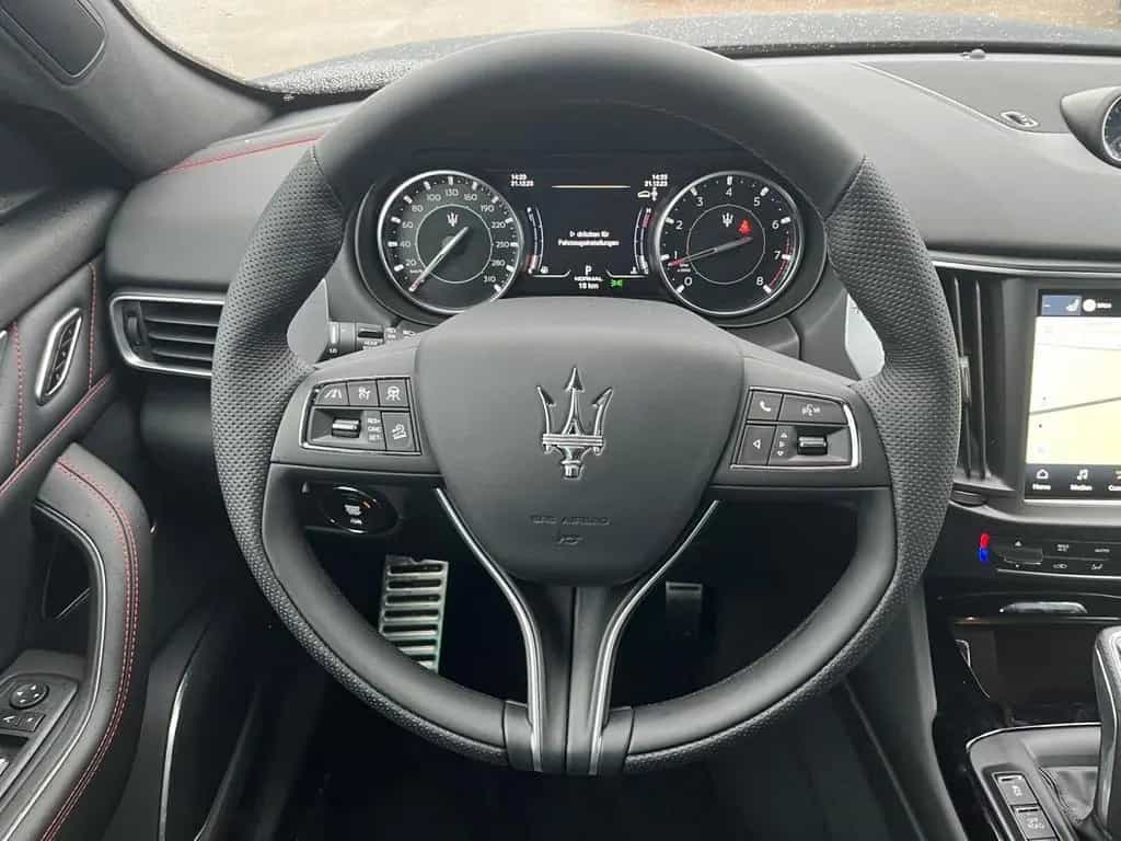 Maserati Levante Modena Ultima MY24 PANORAMADACH+360°-KAM 01/2024-photo-11