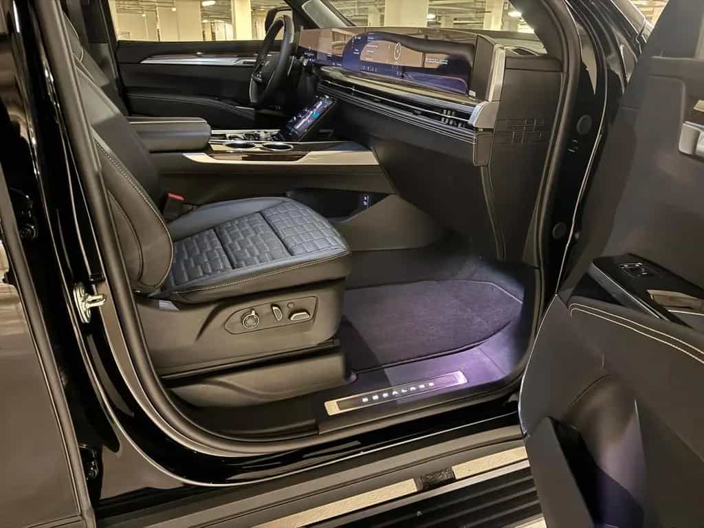 Cadillac Escalade ESV+SPORT+PLATINUM+6.2V8+EU+NEU null-photo-23