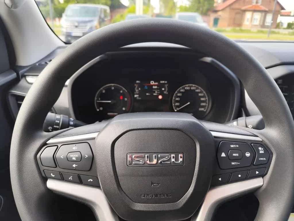 Isuzu D-Max Space Cab 4WD LS Autom. AHK Allwetterreife null-photo-10