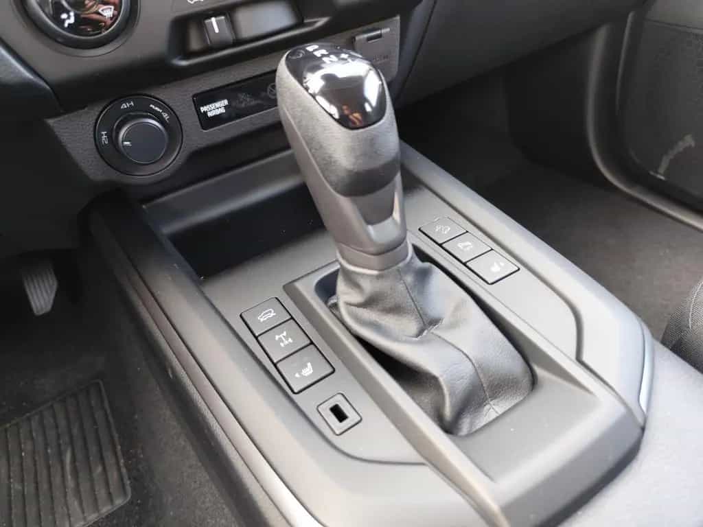 Isuzu D-Max Space Cab 4WD LS Autom. AHK Allwetterreife null-photo-13