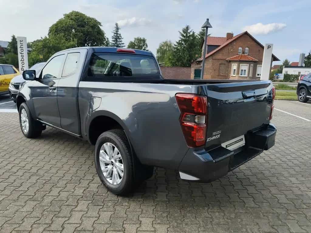 Isuzu D-Max Space Cab 4WD LS Autom. AHK Allwetterreife null-photo-3