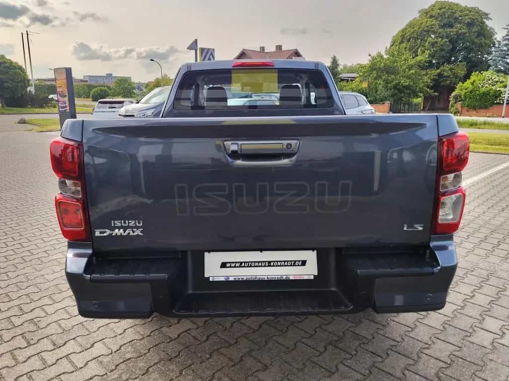 Isuzu D-Max Space Cab 4WD LS Autom. AHK Allwetterreife null-photo-4