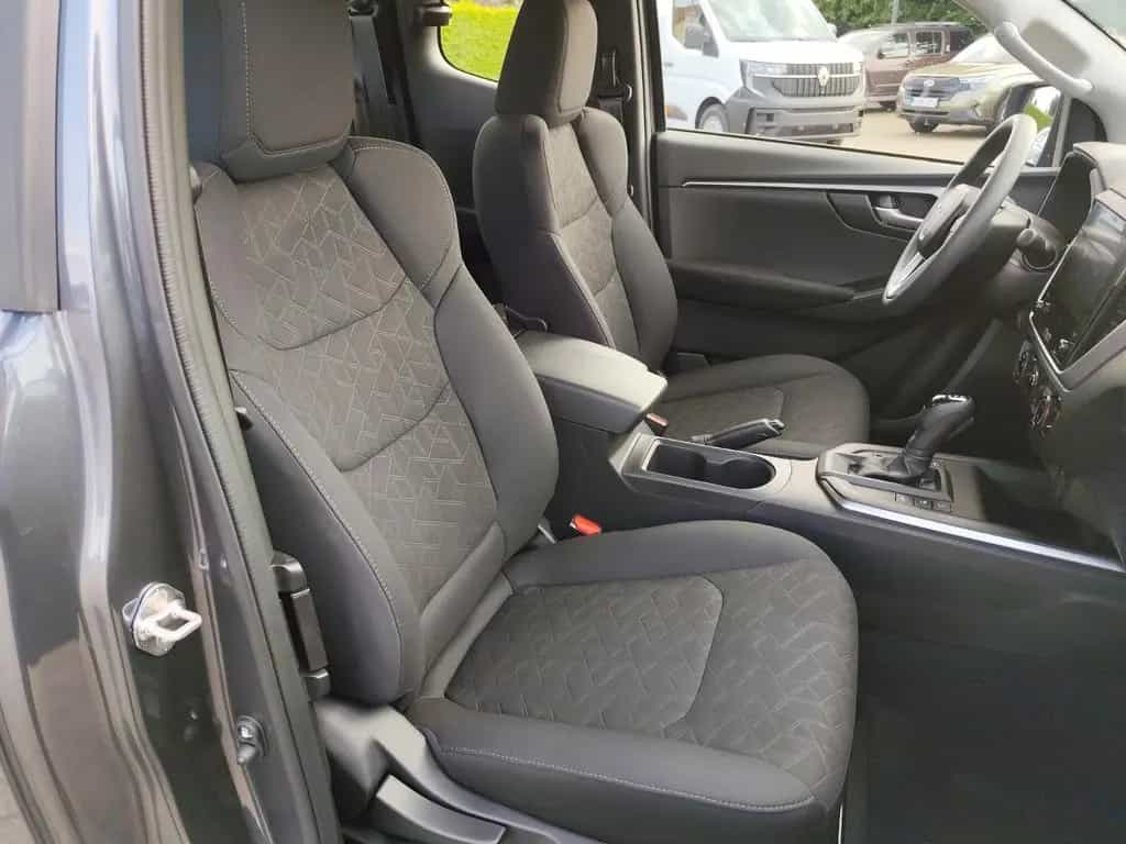 Isuzu D-Max Space Cab 4WD LS Autom. AHK Allwetterreife null-photo-6