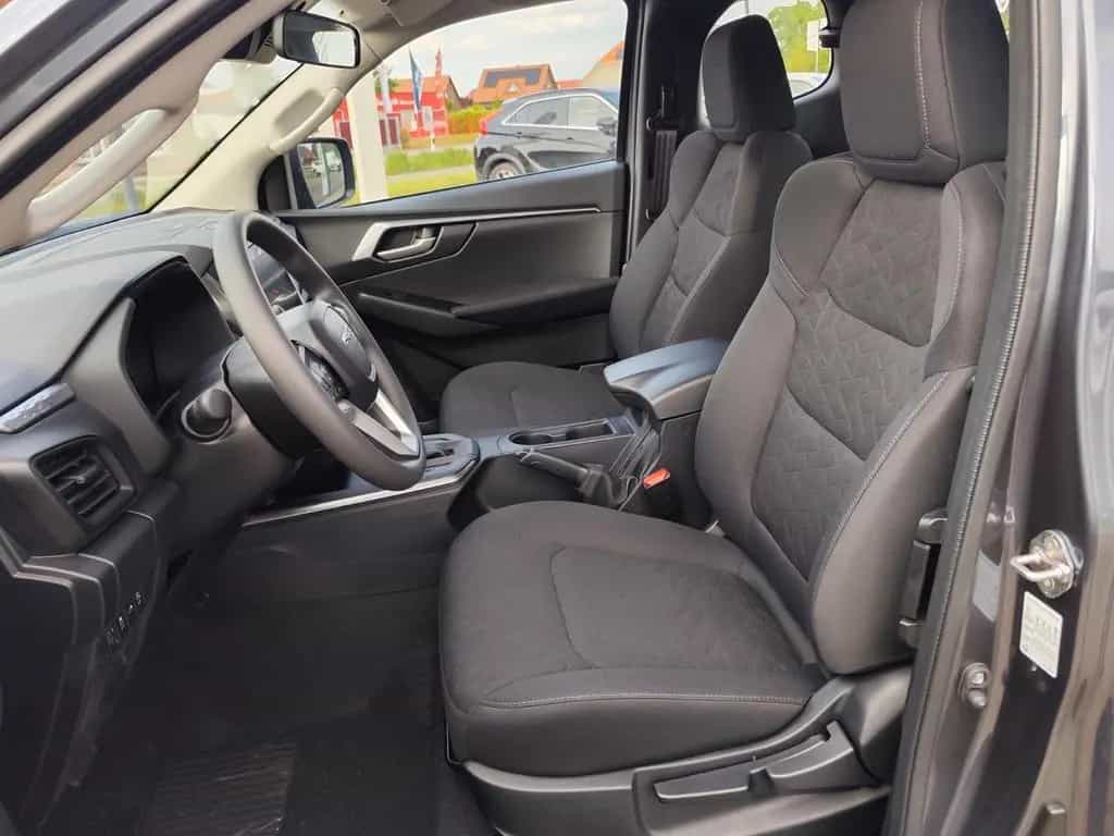 Isuzu D-Max Space Cab 4WD LS Autom. AHK Allwetterreife null-photo-7
