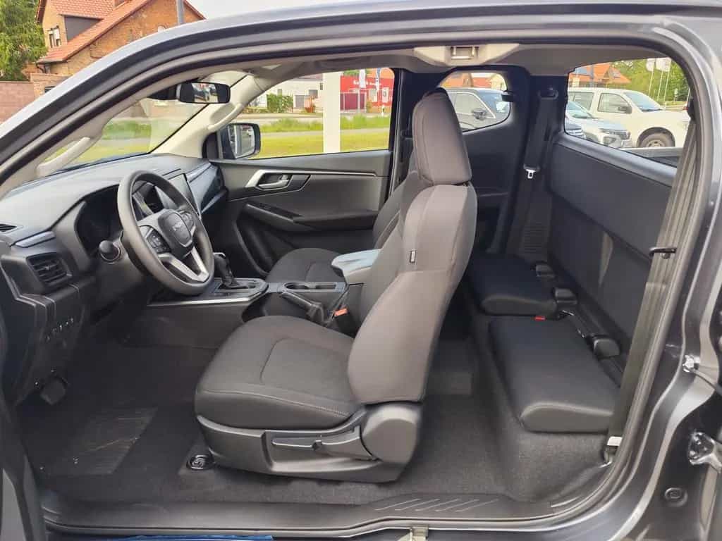 Isuzu D-Max Space Cab 4WD LS Autom. AHK Allwetterreife null-photo-8