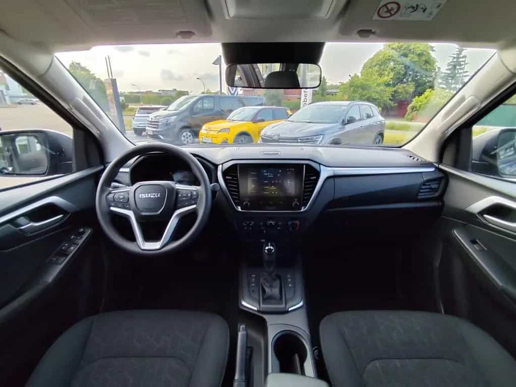 Isuzu D-Max Space Cab 4WD LS Autom. AHK Allwetterreife null-photo-9