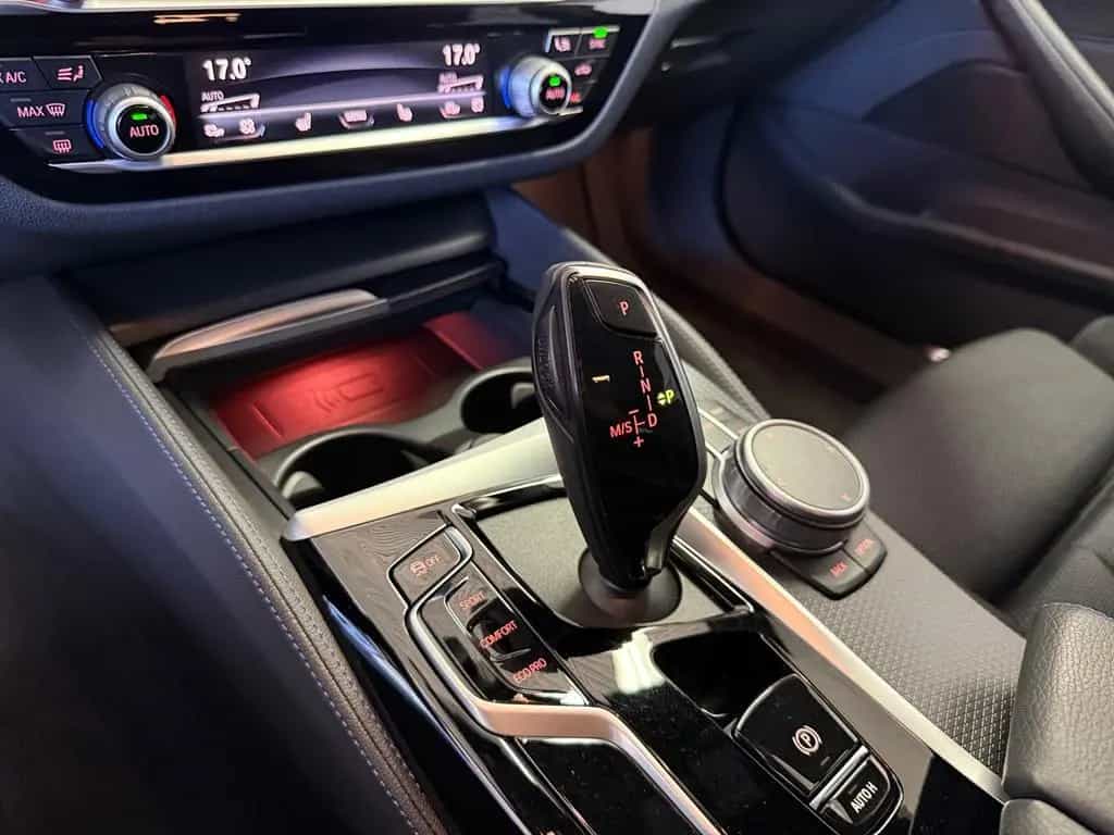 BMW 520 dTxDrive*M Sport*A.LED*Navi*Kamera*AHK*HiFi* 10/2020-photo-28