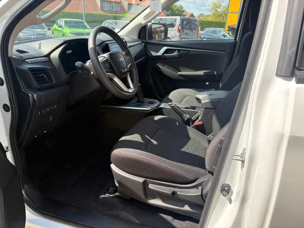 Isuzu D-Max Space Cab LS null-photo-2