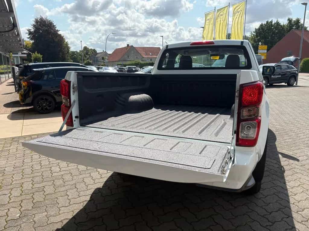 Isuzu D-Max Space Cab LS null-photo-9