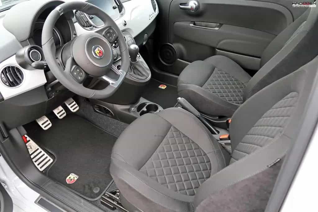 Abarth 595 PDC DAB+ 17" LM Android CarPlay 02/2022-photo-4