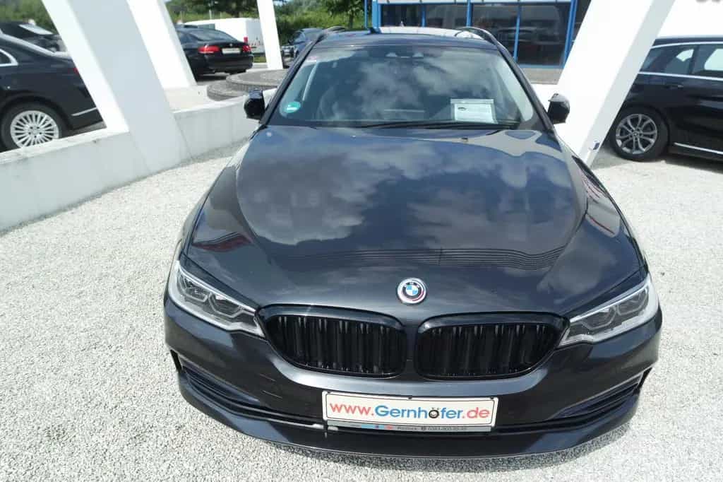 BMW 5 Series 520 Baureihe 5 Touring 520 d Sport Line 11/2018-photo-1