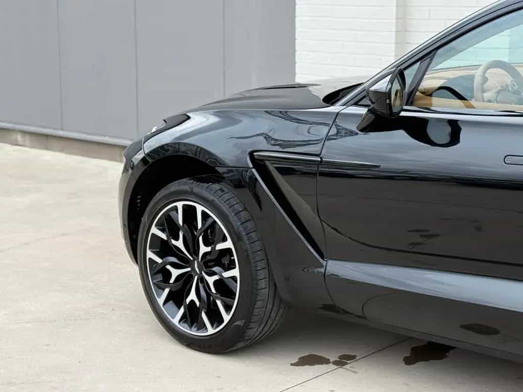 Aston Martin DBX 4.0 V8 09/2022-photo-1
