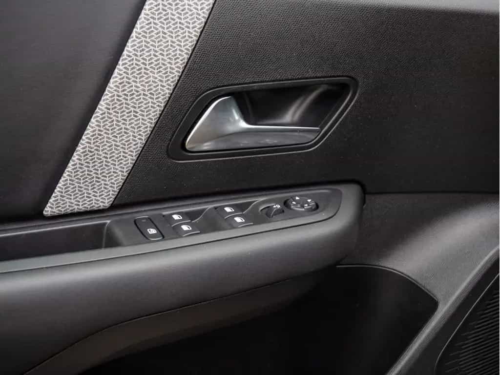 Citroën C4 Lim. 1.2 Max PDC SHZ KAMERA NAVI ACC HUD LED 01/2024-photo-21