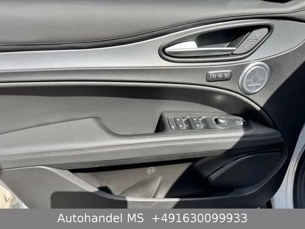 Alfa Romeo Stelvio Veloce Q4 05/2024-photo-16