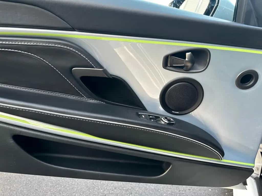 Aston Martin DBS Superleggera Coupe 04/2021-photo-10