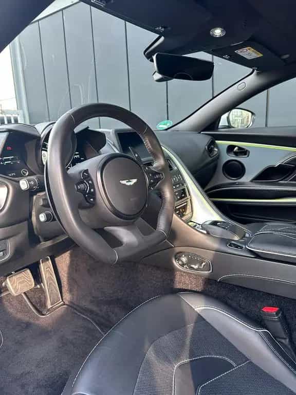 Aston Martin DBS Superleggera Coupe 04/2021-photo-7