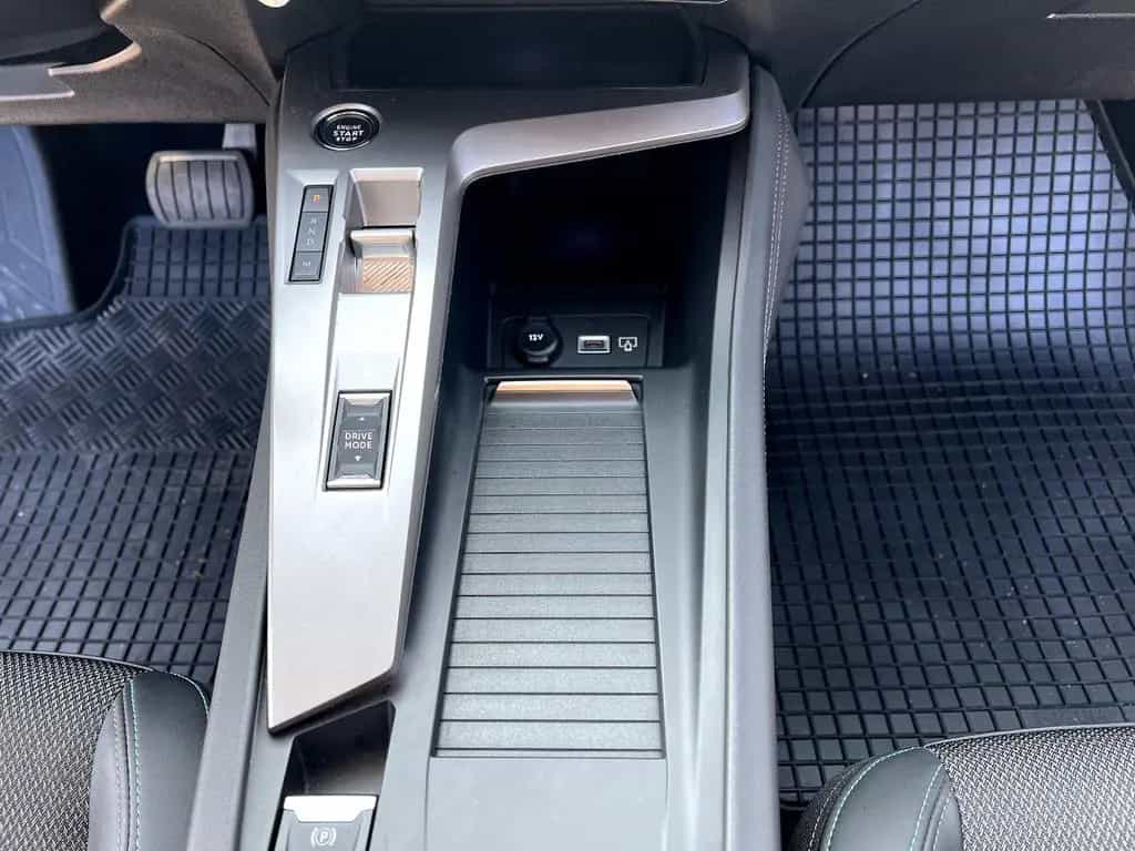 Peugeot 308 1.2 PureTech 130 Allure *LED Navi Leder DAB* 09/2023-photo-21