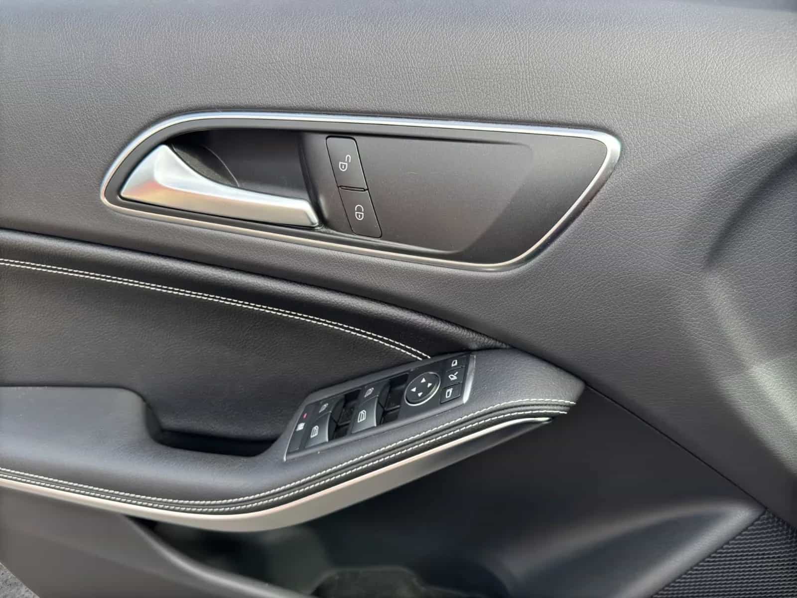 Mercedes-Benz A-Class 200 07/2016-photo-10