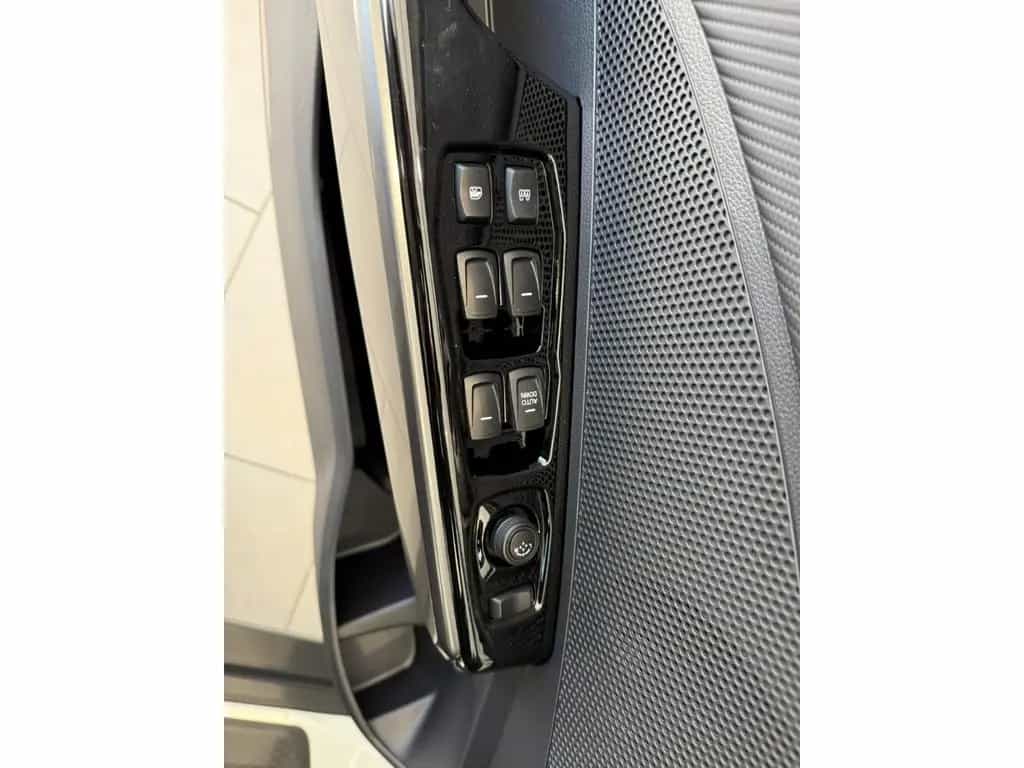 KGM Tivoli Nomad A/T 2WD 1.5 Turbo 163 PS Navi Apple 09/2025-photo-9