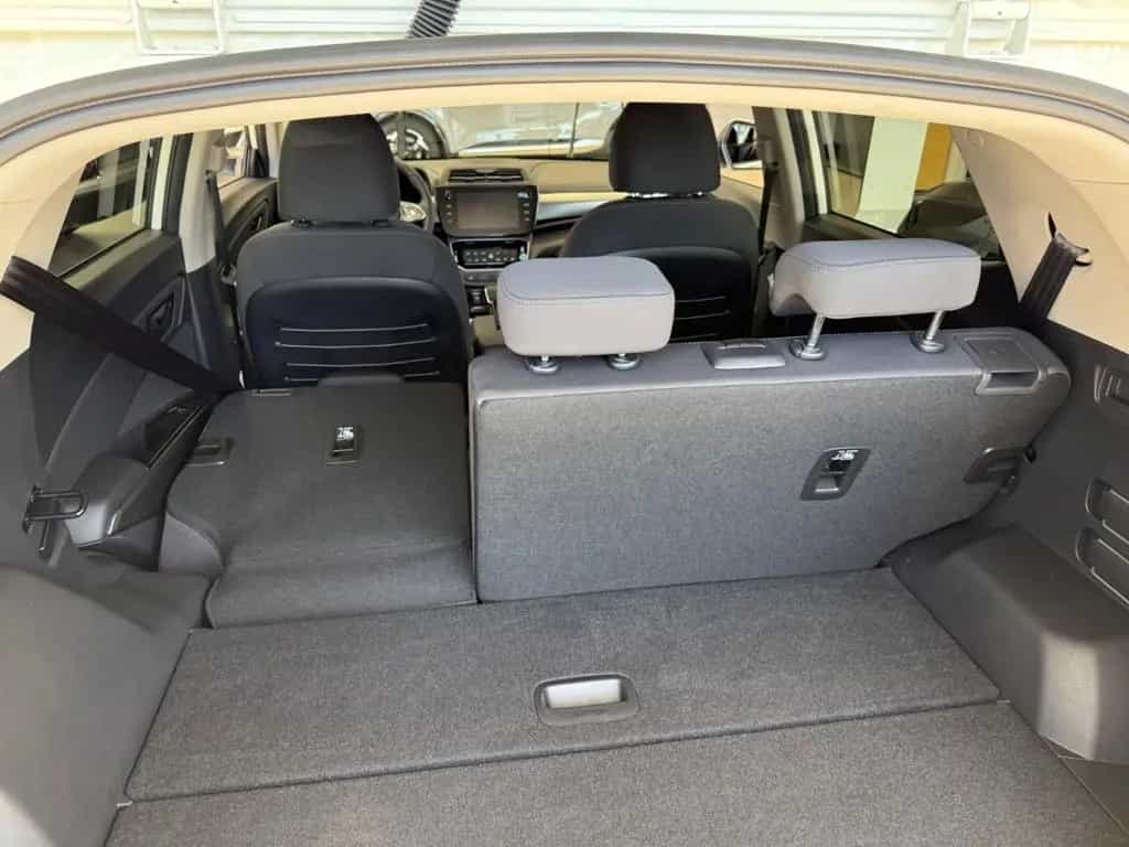 KGM Tivoli Nomad A/T 2WD 1.5 Turbo 163 PS Navi Apple 09/2025-photo-5