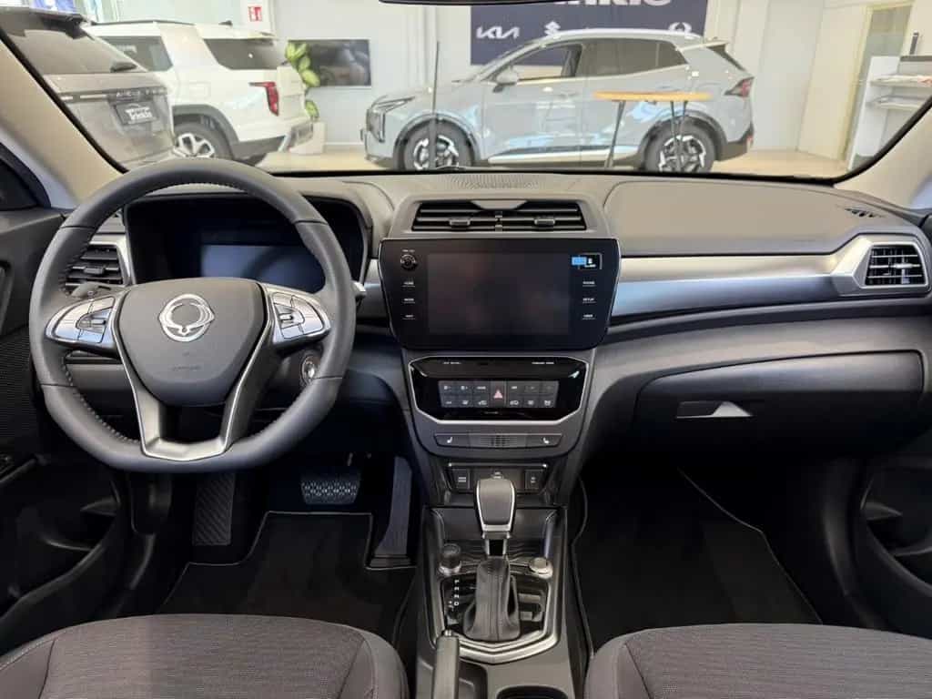 KGM Tivoli Nomad A/T 2WD 1.5 Turbo 163 PS Navi Apple 09/2025-photo-8