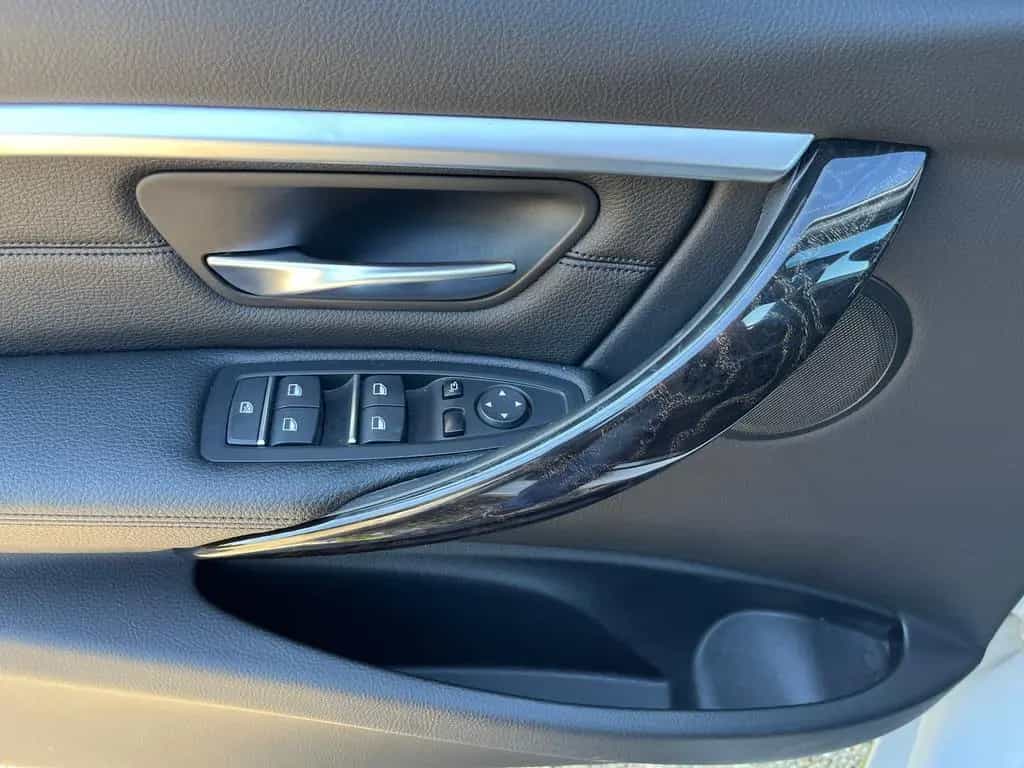 BMW 320 d xDrive Luxury Line Leder AHK LED P.-Dach 02/2019-photo-12