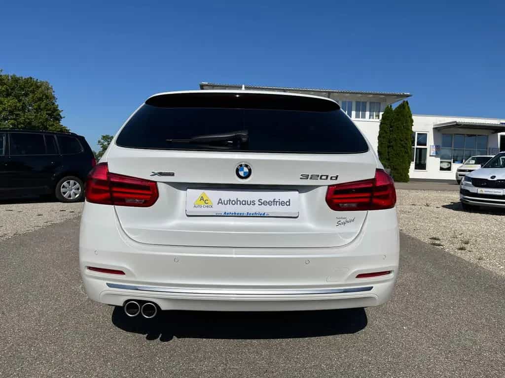 BMW 320 d xDrive Luxury Line Leder AHK LED P.-Dach 02/2019-photo-4