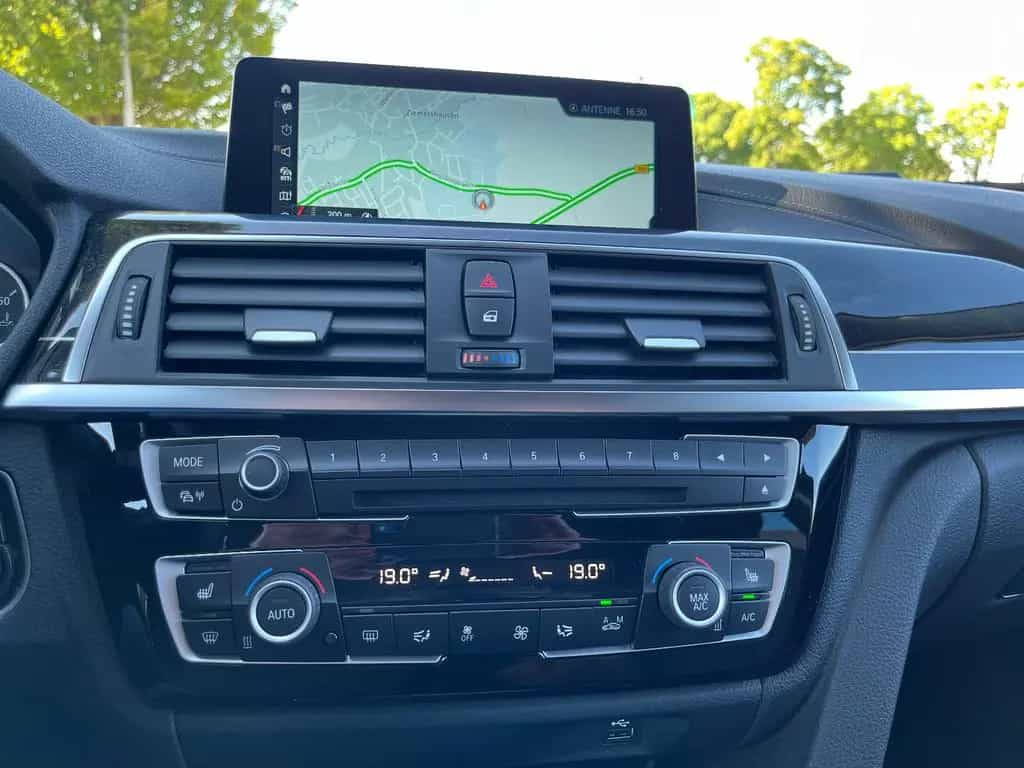 BMW 320 d xDrive Luxury Line Leder AHK LED P.-Dach 02/2019-photo-7
