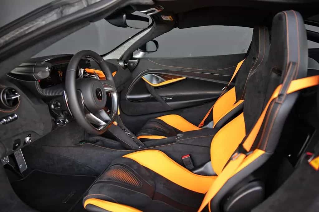 McLaren 750S - B&W Lift Elite Paint Carbon Interior 360° 01/2025-photo-14