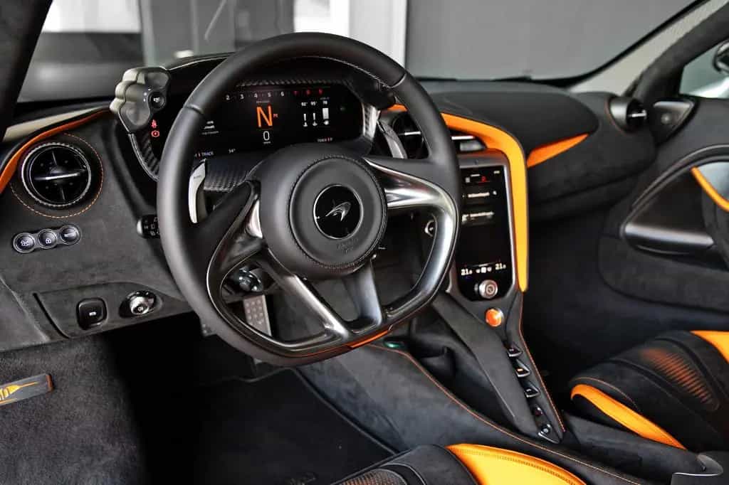 McLaren 750S - B&W Lift Elite Paint Carbon Interior 360° 01/2025-photo-16