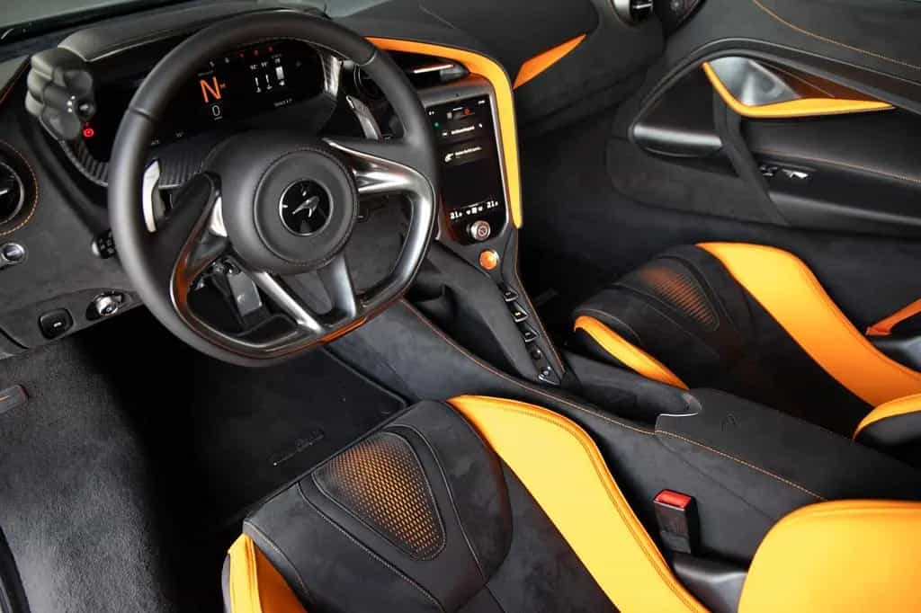 McLaren 750S - B&W Lift Elite Paint Carbon Interior 360° 01/2025-photo-21